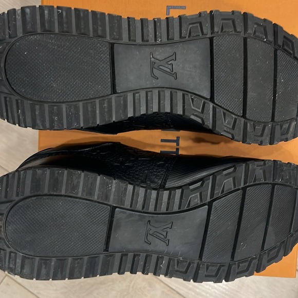Men’s Louis Vuitton sneakers - Picture 8 of 8